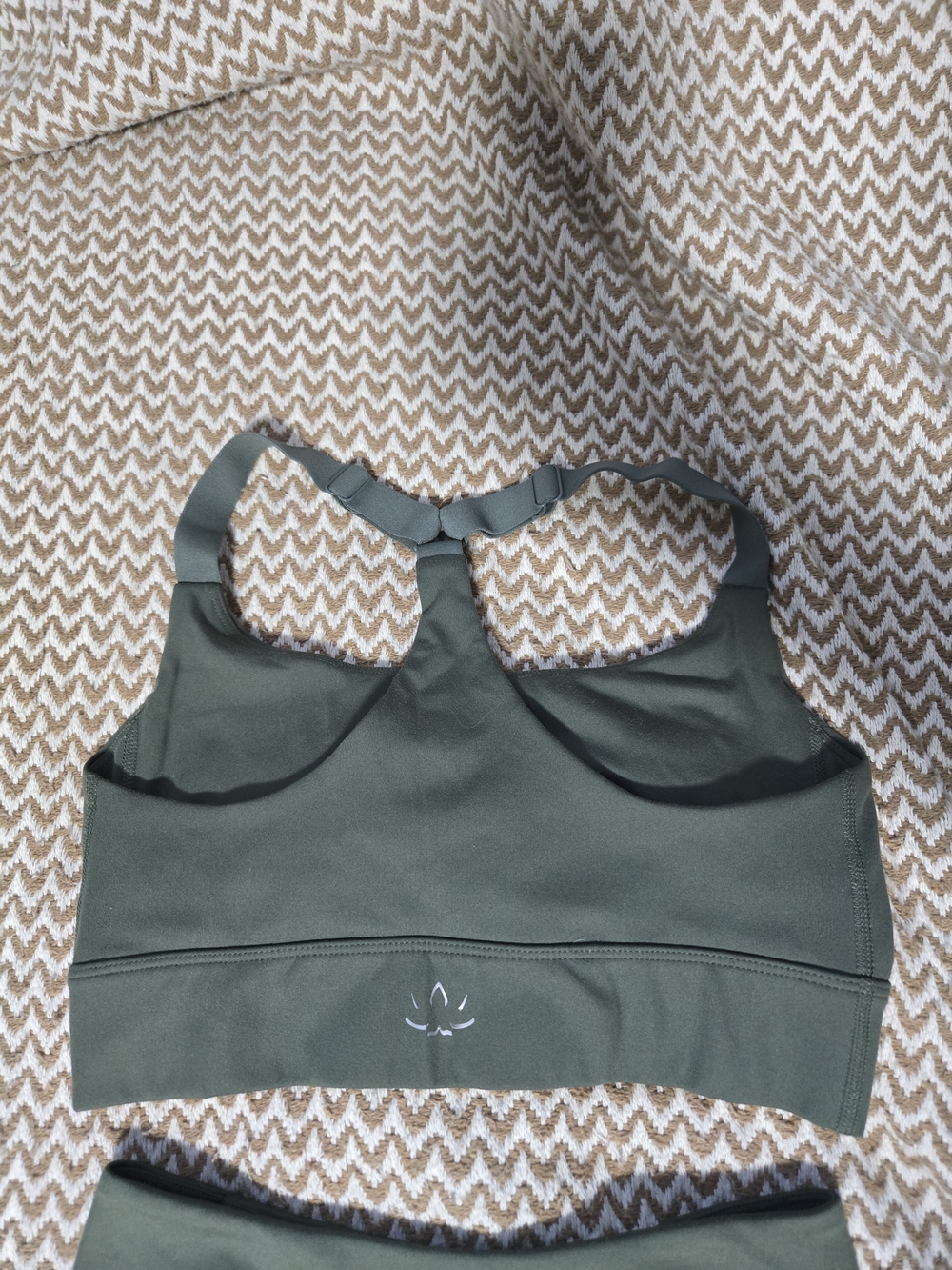 Beyond Yoga Olive Active Set - Sports Bra + High Waist Bike Shorts - Picture 4 of 5